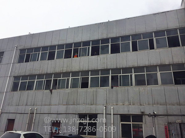 消防車(chē)廠家進(jìn)行消防演示 微信圖片_20180117130151.jpg